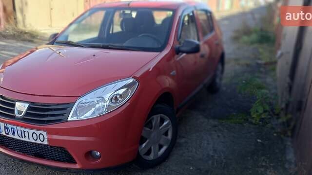 Красный Дачия Сандеро, объемом двигателя 1.2 л и пробегом 168 тыс. км за 4250 $, фото 1 на Automoto.ua