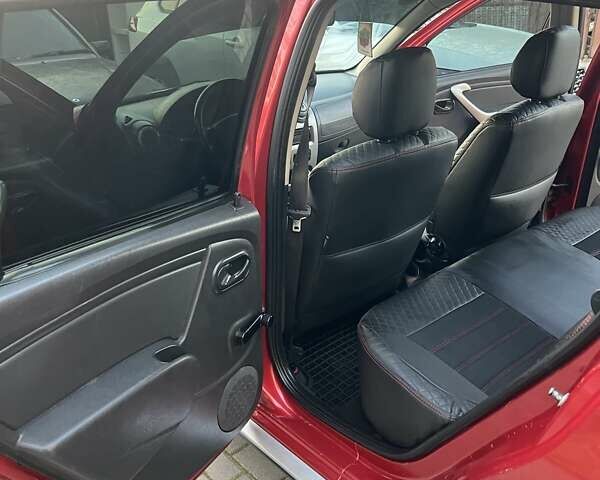 Красный Дачия Сандеро, объемом двигателя 1.6 л и пробегом 218 тыс. км за 5700 $, фото 9 на Automoto.ua