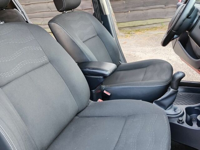 Красный Дачия Сандеро, объемом двигателя 6 л и пробегом 157 тыс. км за 6550 $, фото 17 на Automoto.ua