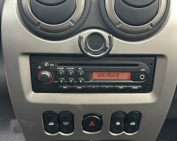 Дачия Сандеро 2011 в Виннице на Automoto.ua Красный Дачия Сандеро, объемом двигателя 1.6 л и пробегом 115 тыс. км за 6950 $, фото 20 на Automoto.ua