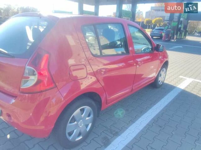 Красный Дачия Сандеро, объемом двигателя 1.2 л и пробегом 143 тыс. км за 5500 $, фото 2 на Automoto.ua