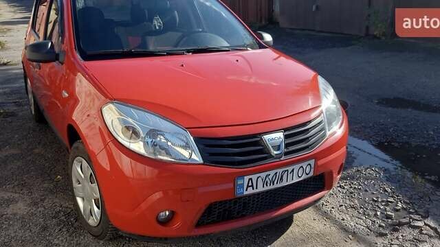 Красный Дачия Сандеро, объемом двигателя 1.2 л и пробегом 168 тыс. км за 4250 $, фото 2 на Automoto.ua