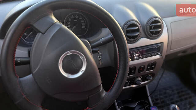 Красный Дачия Сандеро, объемом двигателя 1.2 л и пробегом 168 тыс. км за 4250 $, фото 9 на Automoto.ua