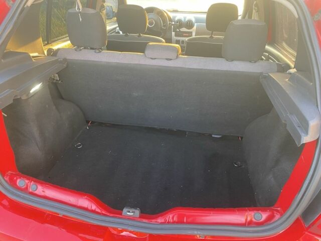 Красный Дачия Сандеро, объемом двигателя 1.5 л и пробегом 267 тыс. км за 4600 $, фото 3 на Automoto.ua