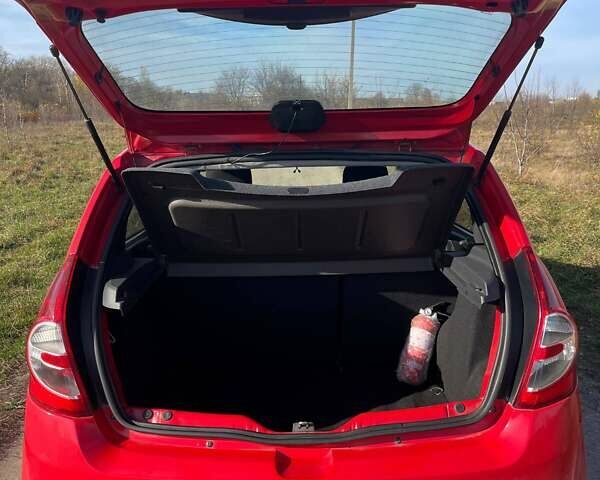 Красный Дачия Сандеро, объемом двигателя 1.2 л и пробегом 168 тыс. км за 4850 $, фото 3 на Automoto.ua