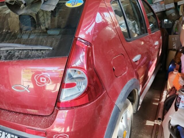 Красный Дачия Сандеро, объемом двигателя 1.6 л и пробегом 170 тыс. км за 2450 $, фото 2 на Automoto.ua