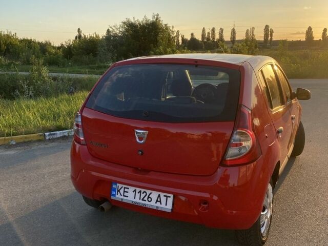 Красный Дачия Сандеро, объемом двигателя 1.5 л и пробегом 267 тыс. км за 4600 $, фото 1 на Automoto.ua