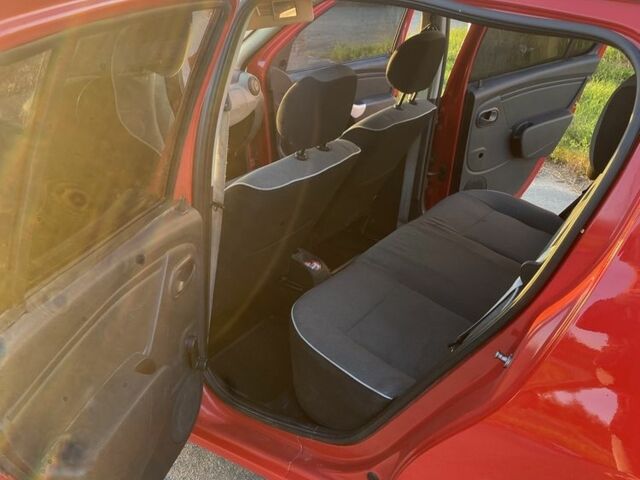 Красный Дачия Сандеро, объемом двигателя 1.5 л и пробегом 267 тыс. км за 4600 $, фото 7 на Automoto.ua