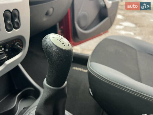 Красный Дачия Сандеро, объемом двигателя 1.6 л и пробегом 100 тыс. км за 6700 $, фото 18 на Automoto.ua