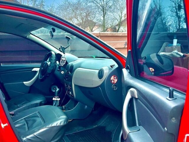 Червоний Дачія Sandero, об'ємом двигуна 1.4 л та пробігом 200 тис. км за 3500 $, фото 5 на Automoto.ua