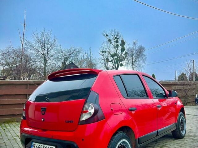 Червоний Дачія Sandero, об'ємом двигуна 1.4 л та пробігом 200 тис. км за 3500 $, фото 6 на Automoto.ua