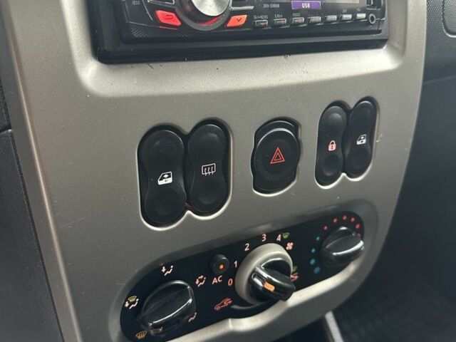 Красный Дачия Сандеро, объемом двигателя 1.6 л и пробегом 172 тыс. км за 6799 $, фото 13 на Automoto.ua