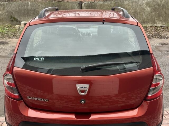 Красный Дачия Сандеро, объемом двигателя 1.6 л и пробегом 172 тыс. км за 6799 $, фото 5 на Automoto.ua