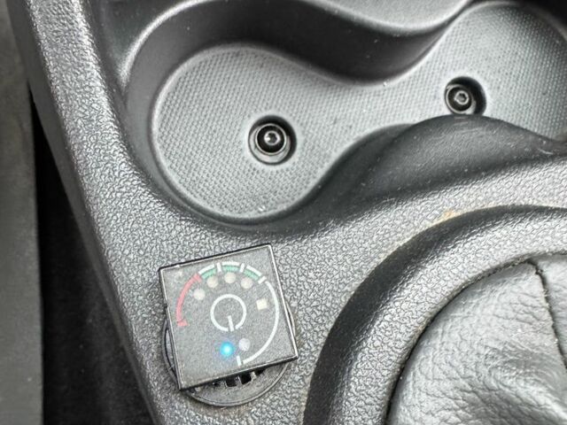 Красный Дачия Сандеро, объемом двигателя 1.6 л и пробегом 185 тыс. км за 7350 $, фото 2 на Automoto.ua