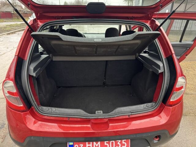 Красный Дачия Сандеро, объемом двигателя 1.6 л и пробегом 185 тыс. км за 7350 $, фото 12 на Automoto.ua