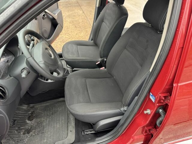 Красный Дачия Сандеро, объемом двигателя 1.6 л и пробегом 185 тыс. км за 7350 $, фото 5 на Automoto.ua