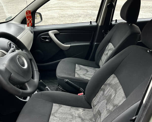 Дачія Sandero, об'ємом двигуна 1.4 л та пробігом 157 тис. км за 5450 $, фото 18 на Automoto.ua