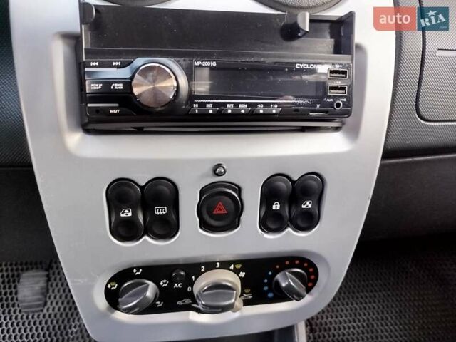Дачия Сандеро, объемом двигателя 1.4 л и пробегом 205 тыс. км за 5100 $, фото 14 на Automoto.ua