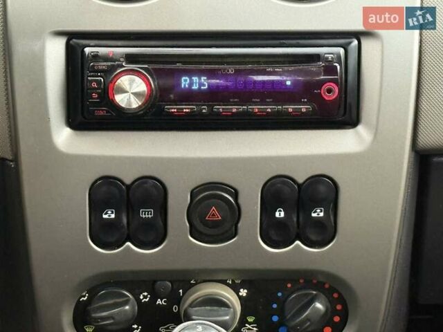 Дачия Сандеро, объемом двигателя 1.2 л и пробегом 250 тыс. км за 4100 $, фото 5 на Automoto.ua