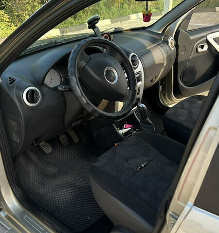 Дачія Sandero, об'ємом двигуна 1.1 л та пробігом 241 тис. км за 4500 $, фото 4 на Automoto.ua