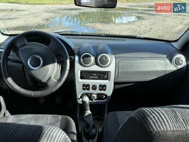 Сірий Дачія Sandero, об'ємом двигуна 1.4 л та пробігом 173 тис. км за 5500 $, фото 15 на Automoto.ua