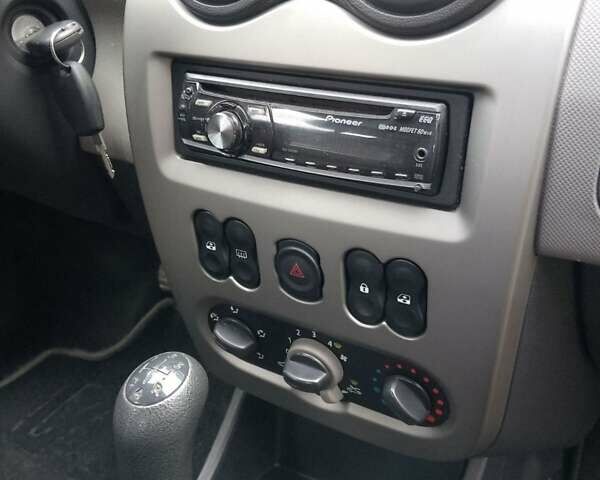 Дачія Sandero 2008 у Конотопе на Automoto.ua Сірий Дачія Sandero, об'ємом двигуна 1.4 л та пробігом 184 тис. км за 4700 $, фото 28 на Automoto.ua
