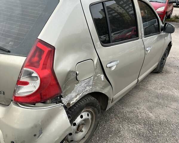 Сірий Дачія Sandero, об'ємом двигуна 1.39 л та пробігом 358 тис. км за 1750 $, фото 6 на Automoto.ua