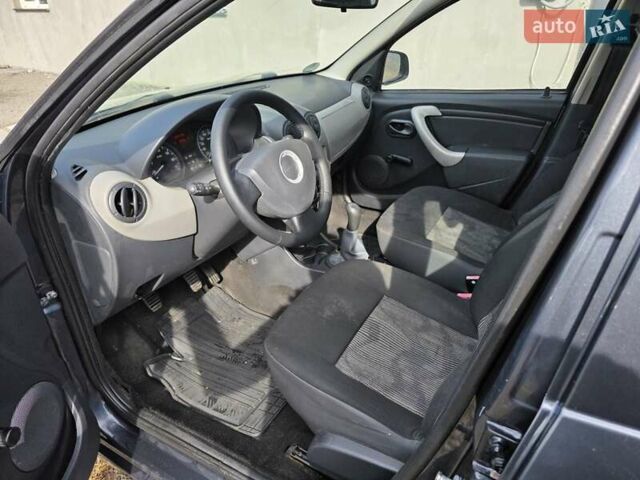 Сірий Дачія Sandero, об'ємом двигуна 1.4 л та пробігом 200 тис. км за 4750 $, фото 7 на Automoto.ua