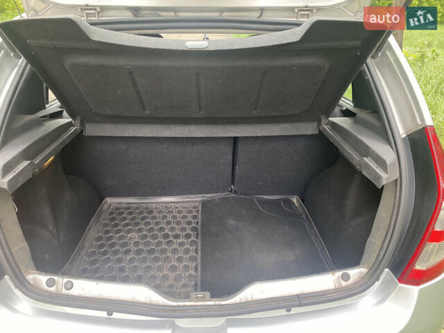 Серый Дачия Сандеро, объемом двигателя 1.4 л и пробегом 164 тыс. км за 4900 $, фото 4 на Automoto.ua