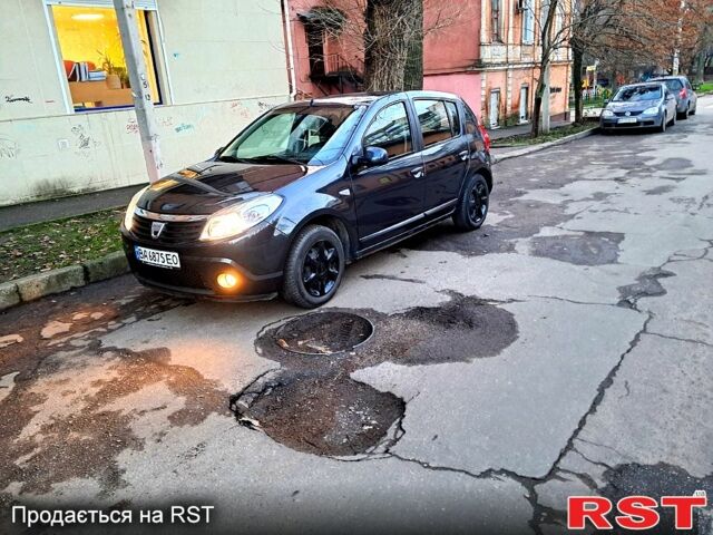 Серый Дачия Сандеро, объемом двигателя 1.6 л и пробегом 170 тыс. км за 5000 $, фото 2 на Automoto.ua