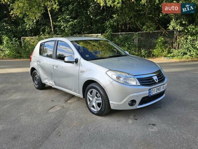 Сірий Дачія Sandero, об'ємом двигуна 1.39 л та пробігом 200 тис. км за 1500 $, фото 1 на Automoto.ua