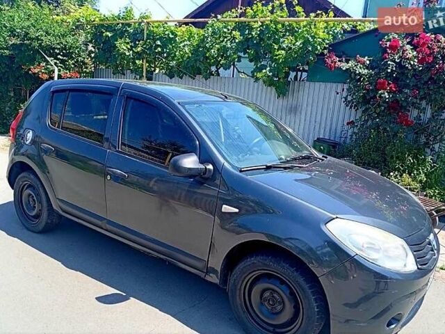 Серый Дачия Сандеро, объемом двигателя 1.4 л и пробегом 350 тыс. км за 3200 $, фото 2 на Automoto.ua