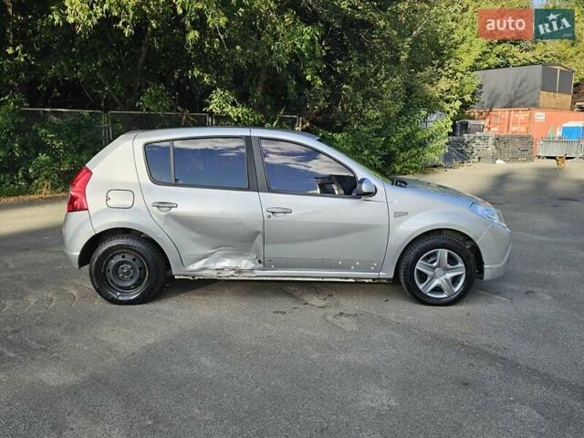 Сірий Дачія Sandero, об'ємом двигуна 1.39 л та пробігом 200 тис. км за 1500 $, фото 4 на Automoto.ua