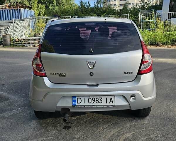 Сірий Дачія Sandero, об'ємом двигуна 1.39 л та пробігом 200 тис. км за 1500 $, фото 3 на Automoto.ua