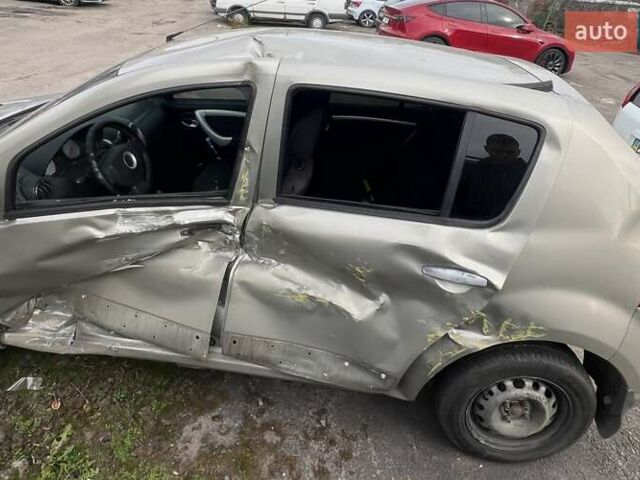Сірий Дачія Sandero, об'ємом двигуна 1.39 л та пробігом 358 тис. км за 1750 $, фото 3 на Automoto.ua