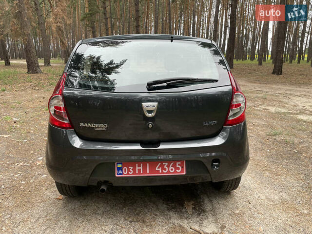 Серый Дачия Сандеро, объемом двигателя 1.4 л и пробегом 155 тыс. км за 5200 $, фото 5 на Automoto.ua