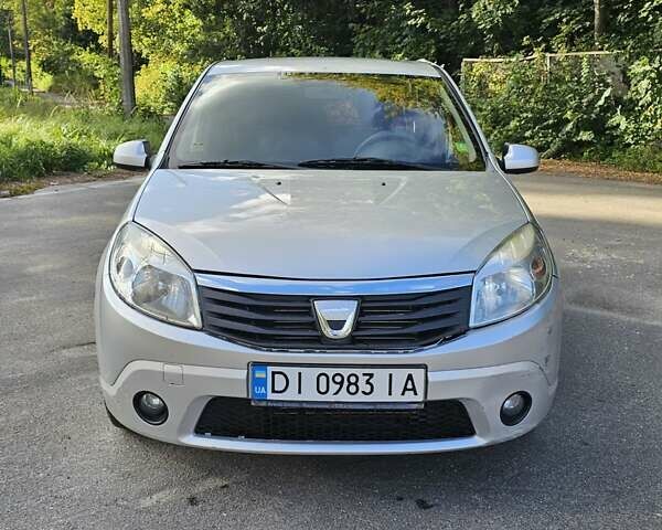 Сірий Дачія Sandero, об'ємом двигуна 1.39 л та пробігом 200 тис. км за 1500 $, фото 8 на Automoto.ua
