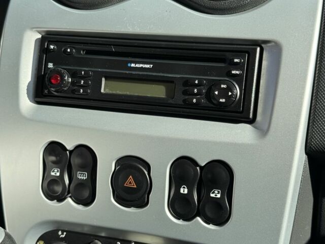 Серый Дачия Сандеро, объемом двигателя 1.4 л и пробегом 173 тыс. км за 5400 $, фото 18 на Automoto.ua