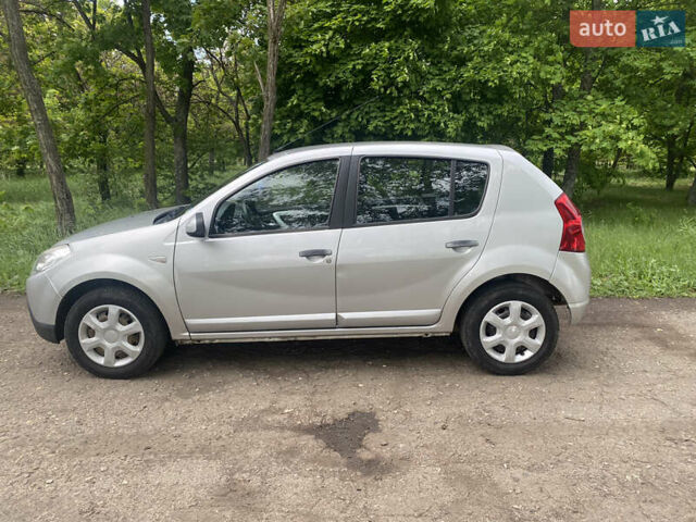 Серый Дачия Сандеро, объемом двигателя 1.4 л и пробегом 164 тыс. км за 4900 $, фото 2 на Automoto.ua