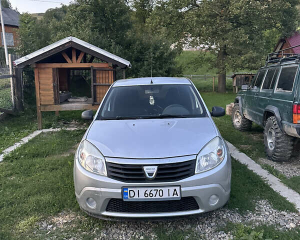 Сірий Дачія Sandero, об'ємом двигуна 1.39 л та пробігом 140 тис. км за 3200 $, фото 2 на Automoto.ua