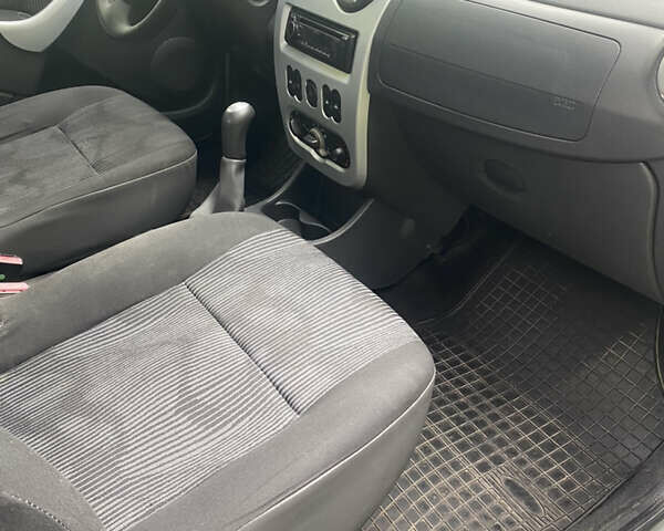 Серый Дачия Сандеро, объемом двигателя 1.4 л и пробегом 164 тыс. км за 4900 $, фото 9 на Automoto.ua