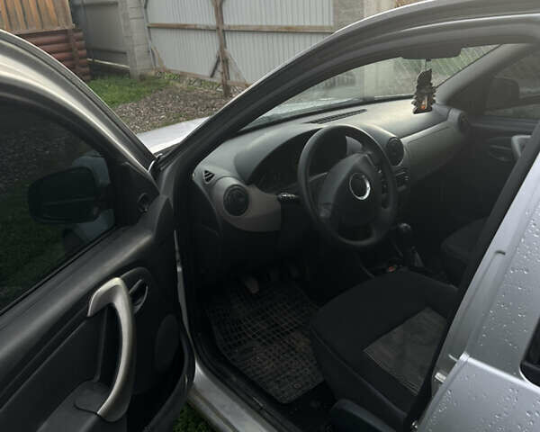 Сірий Дачія Sandero, об'ємом двигуна 1.39 л та пробігом 140 тис. км за 3200 $, фото 9 на Automoto.ua