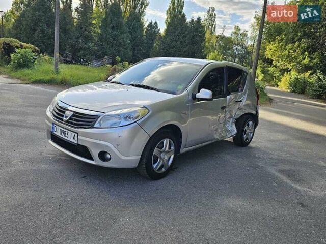 Сірий Дачія Sandero, об'ємом двигуна 1.39 л та пробігом 200 тис. км за 1500 $, фото 9 на Automoto.ua