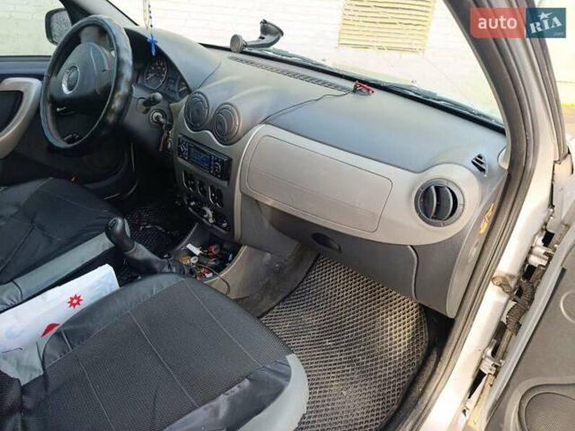 Серый Дачия Сандеро, объемом двигателя 1.39 л и пробегом 170 тыс. км за 3500 $, фото 5 на Automoto.ua