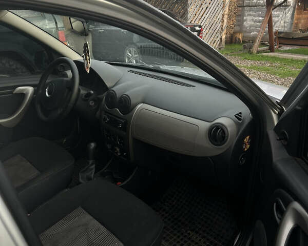 Сірий Дачія Sandero, об'ємом двигуна 1.39 л та пробігом 140 тис. км за 3200 $, фото 7 на Automoto.ua