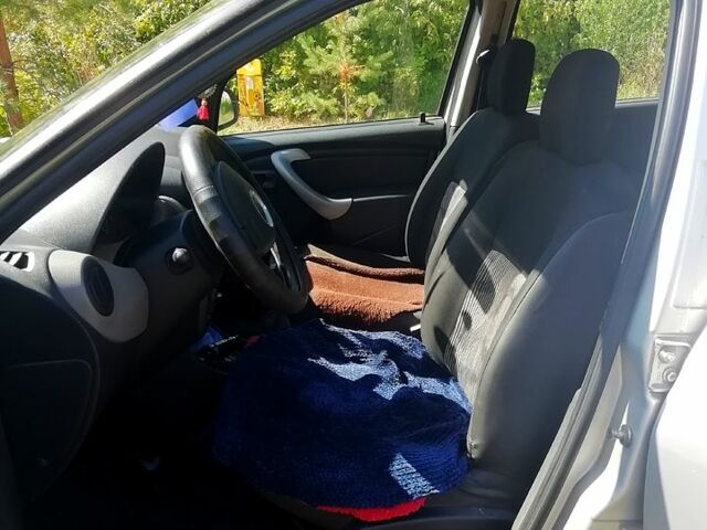 Серый Дачия Сандеро, объемом двигателя 1.4 л и пробегом 170 тыс. км за 4100 $, фото 3 на Automoto.ua