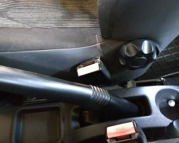 Сірий Дачія Sandero, об'ємом двигуна 1.15 л та пробігом 173 тис. км за 3700 $, фото 18 на Automoto.ua