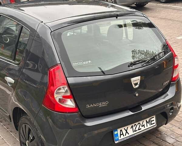 Серый Дачия Сандеро, объемом двигателя 1.6 л и пробегом 140 тыс. км за 4800 $, фото 2 на Automoto.ua