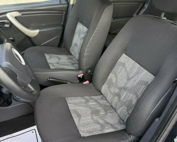 Серый Дачия Сандеро, объемом двигателя 1.4 л и пробегом 204 тыс. км за 4999 $, фото 107 на Automoto.ua