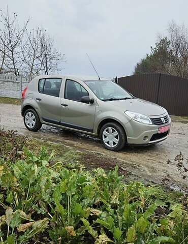 Сірий Дачія Sandero, об'ємом двигуна 1.39 л та пробігом 205 тис. км за 4300 $, фото 1 на Automoto.ua